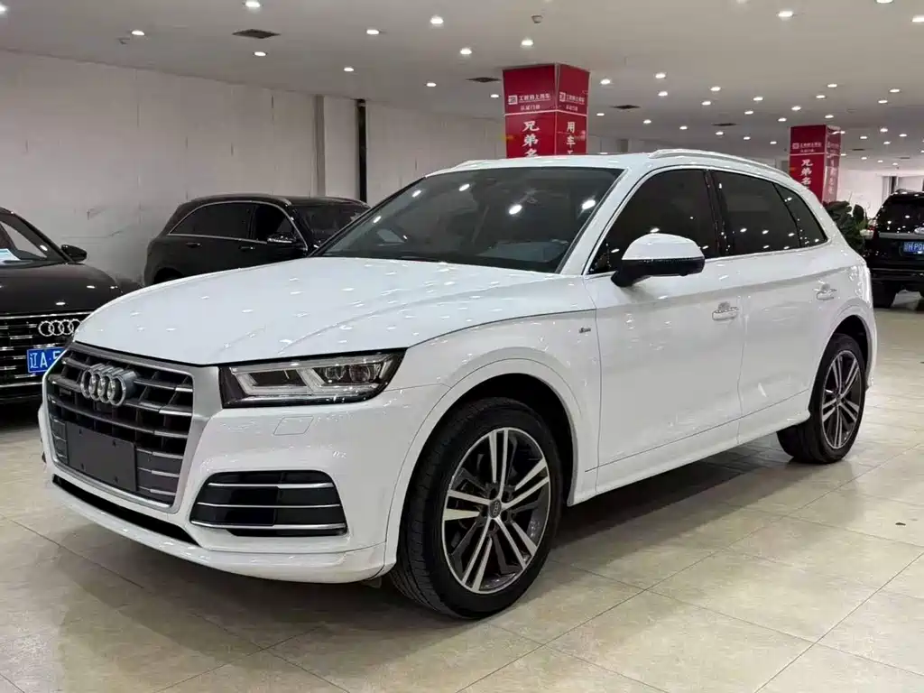 Audi Q5L 2019 — фото 1