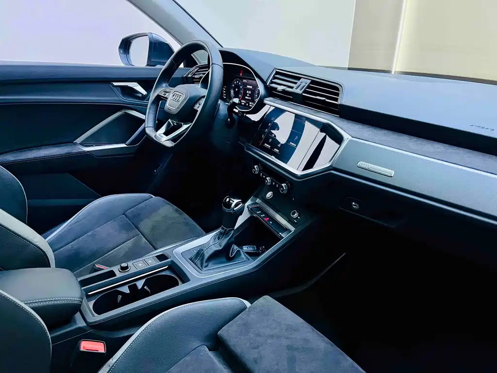 Audi Q3 2020 — фото 13