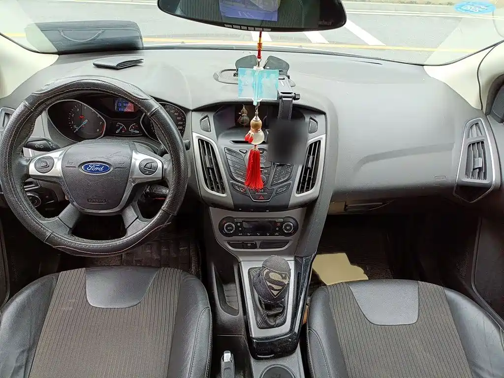 Ford Focus 2014 — фото 13
