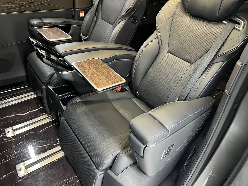 Toyota Vellfire 2023 — фото 11