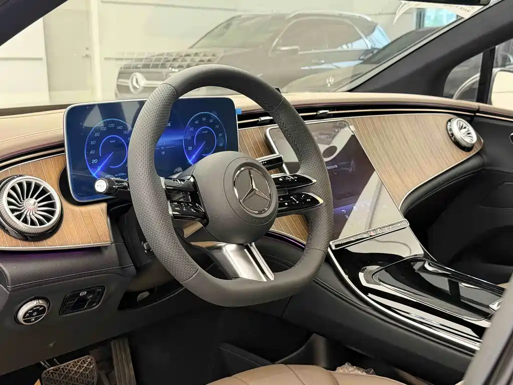 Mercedes-Benz EQE 2025 — фото 18