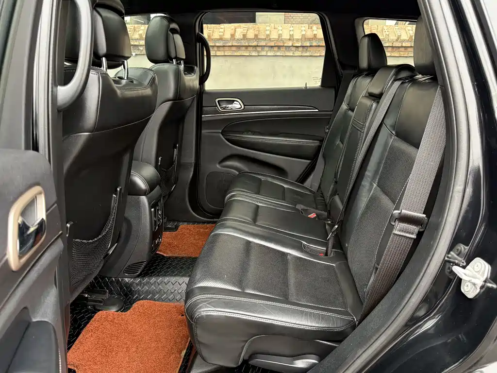 Jeep Grand Cherokee 2018 — фото 14