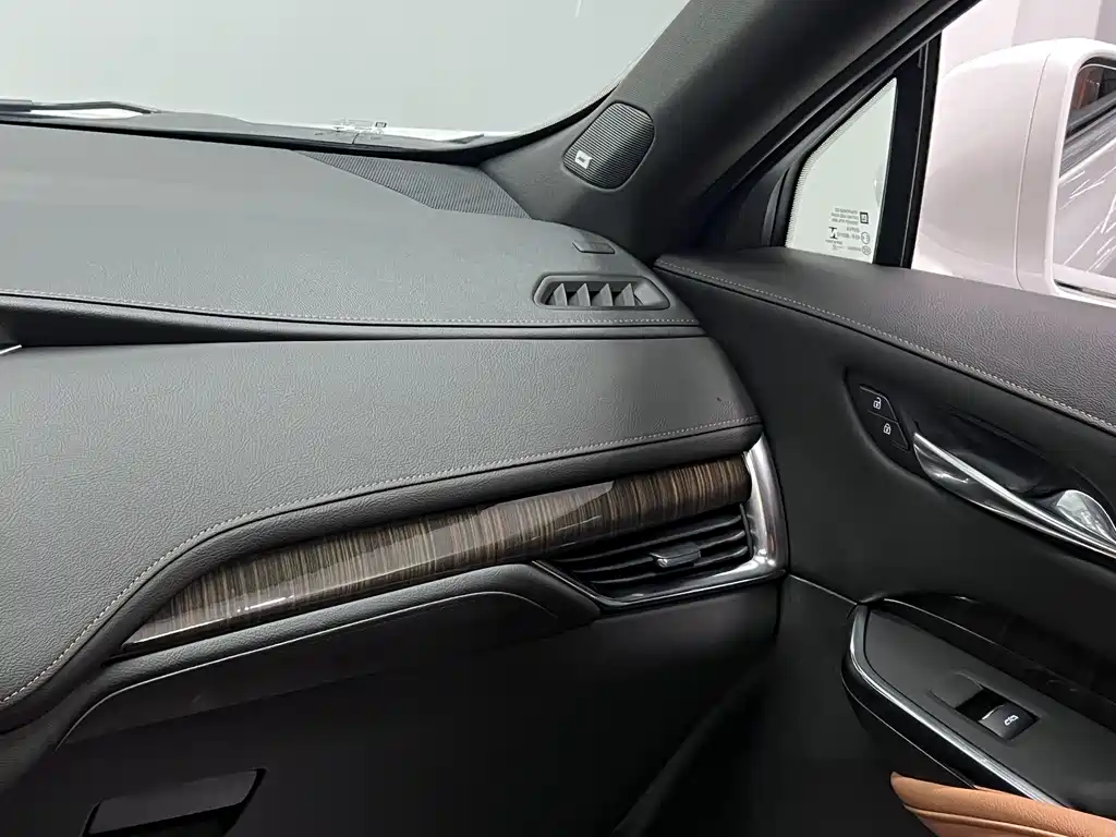 Cadillac XT4 2022 — фото 16
