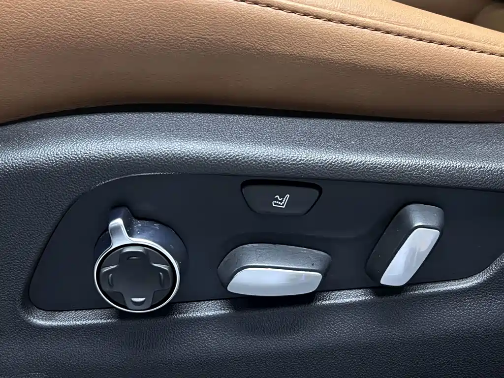 Cadillac XT4 2022 — фото 35