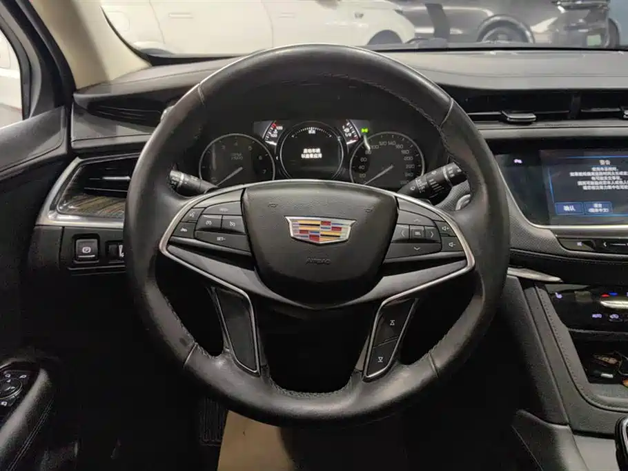 Cadillac XT5 2018 — фото 15