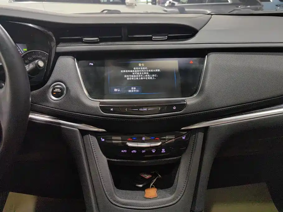 Cadillac XT5 2018 — фото 13