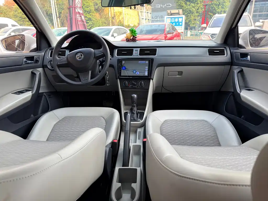 Skoda Rapid 2017 — фото 10
