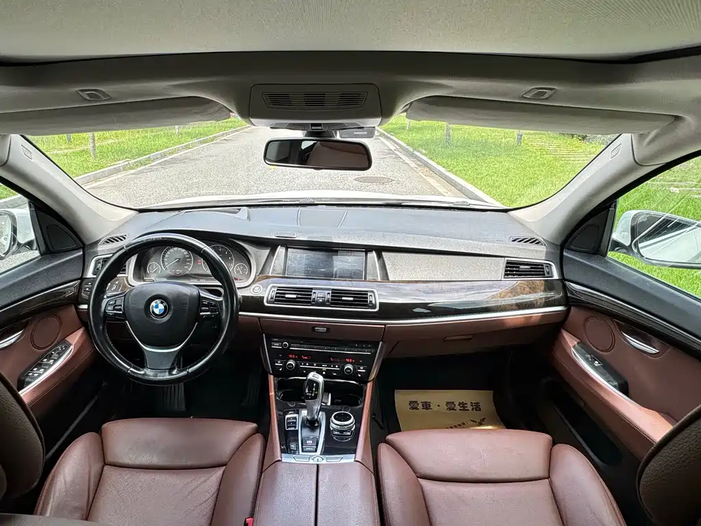 BMW 5 Series GT 2010 — фото 13