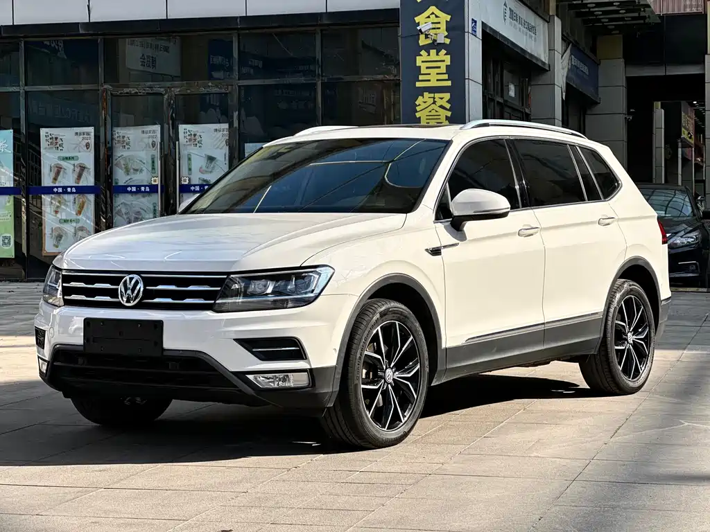 Volkswagen Tiguan L 2019 — фото 1