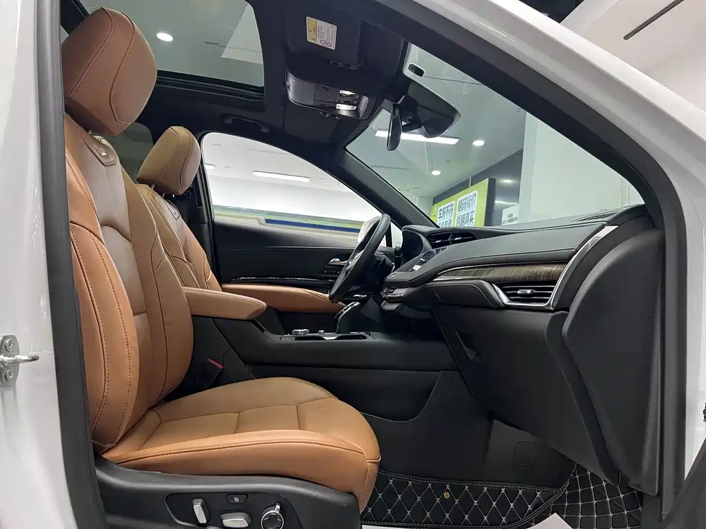 Cadillac XT4 2022 — фото 12