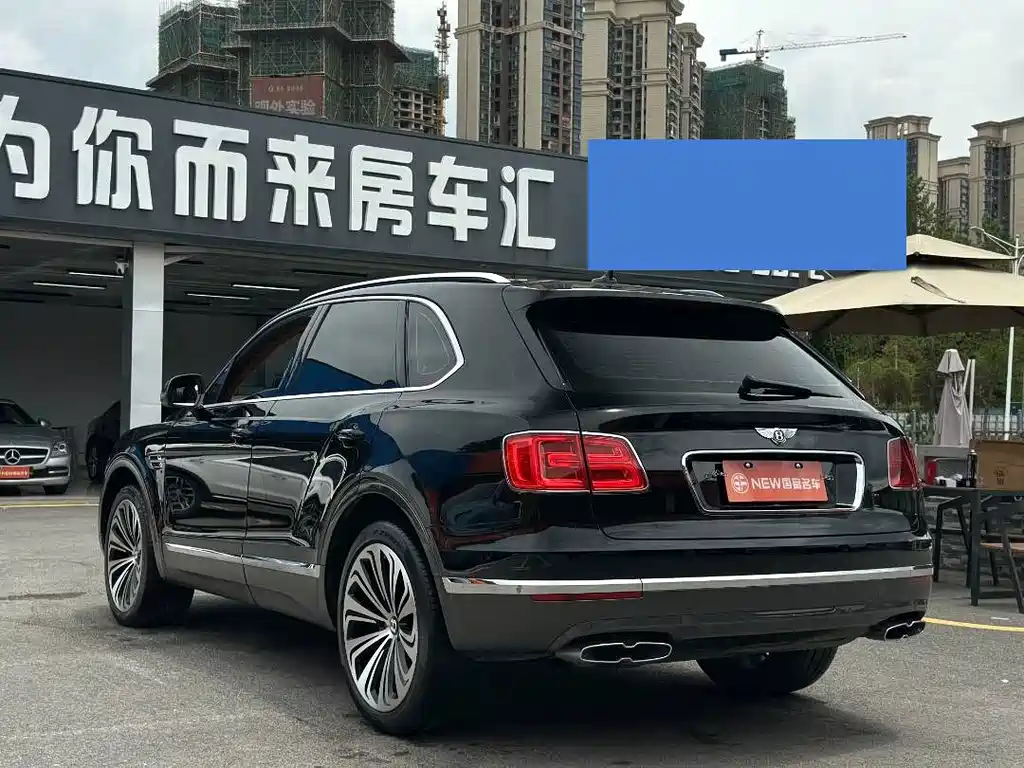 Bentley Bentayga 2018 — фото 18