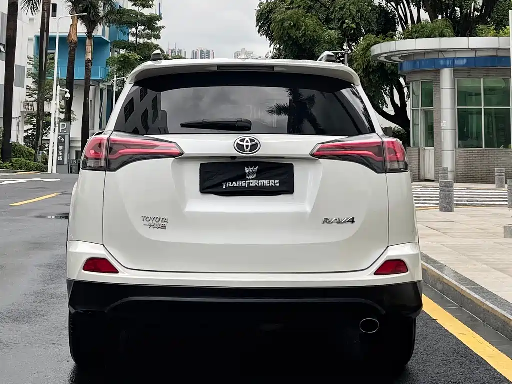 Toyota RAV4 2016 — фото 5