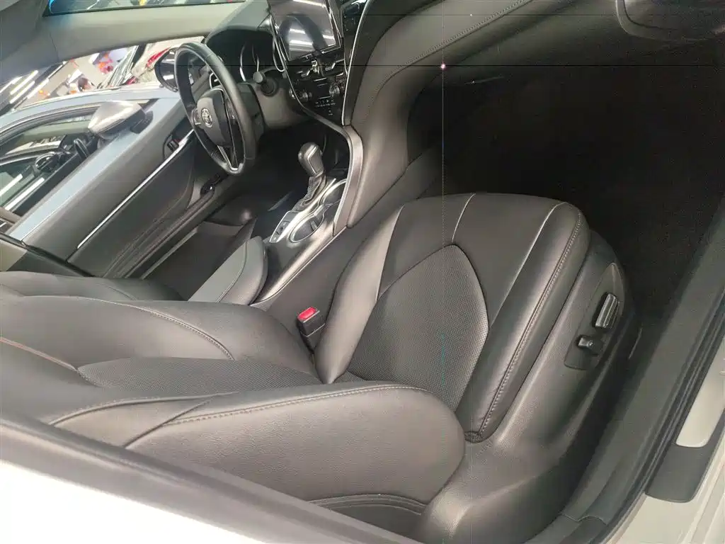Toyota Camry 2023 — фото 25
