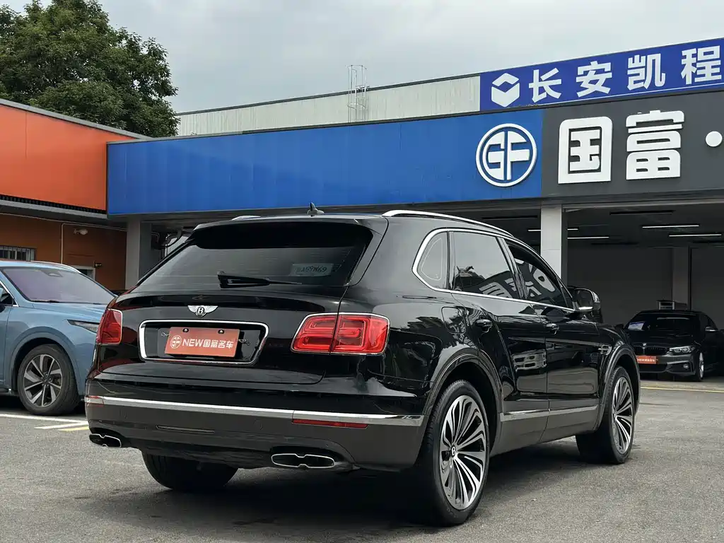 Bentley Bentayga 2018 — фото 20