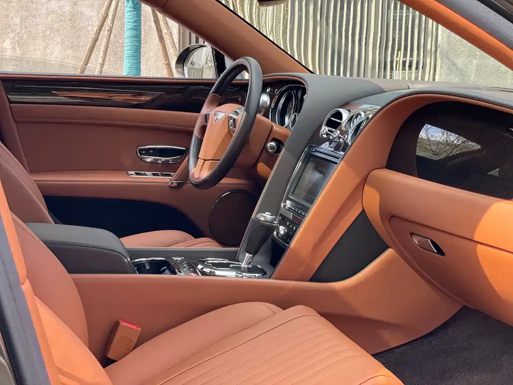 Bentley Flying Spur 2018 — фото 9