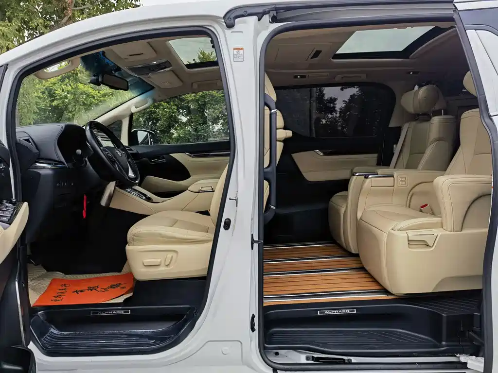 Toyota Alphard 2017 — фото 10