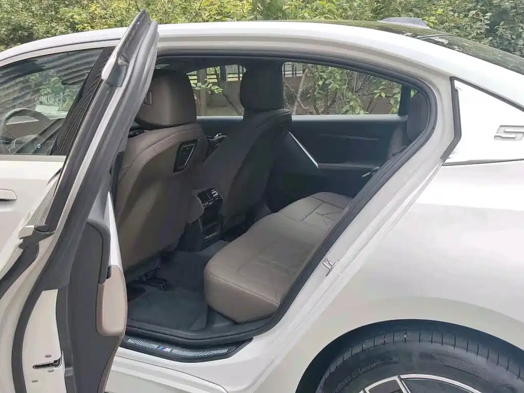 BMW i5 2025 — фото 10