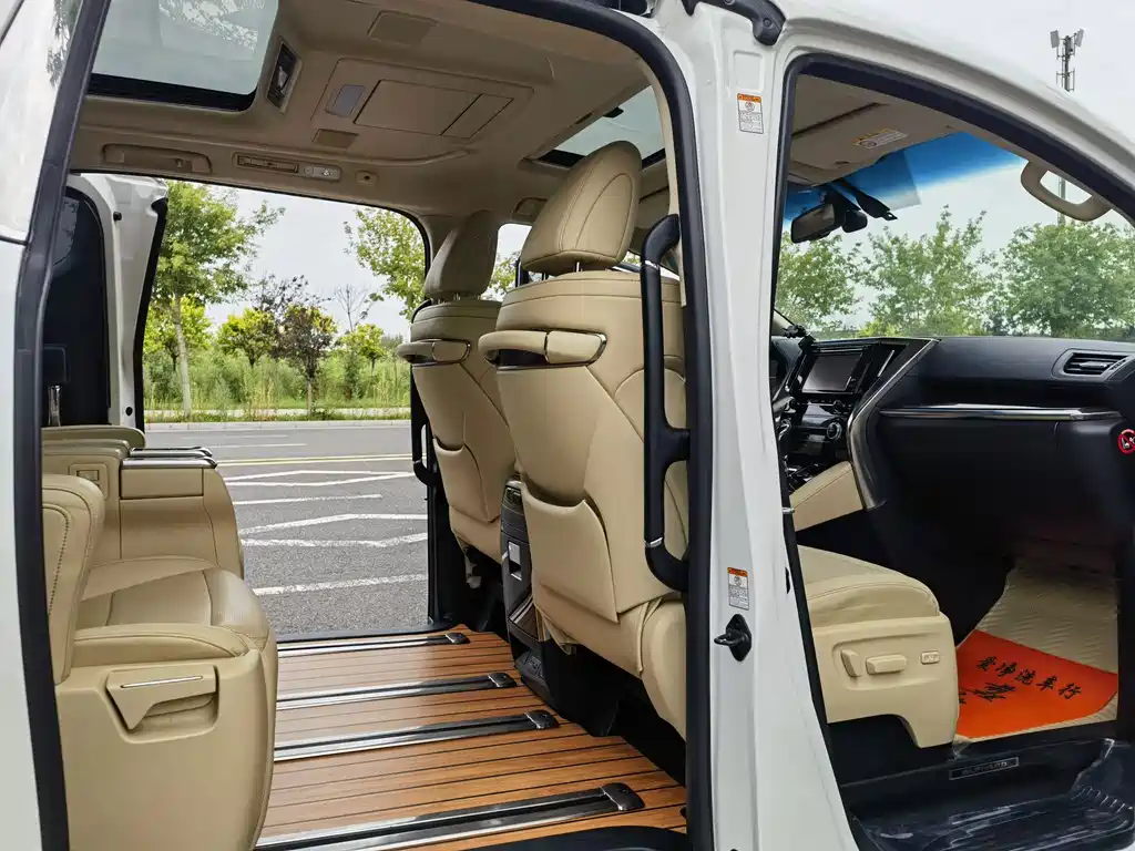 Toyota Alphard 2017 — фото 14