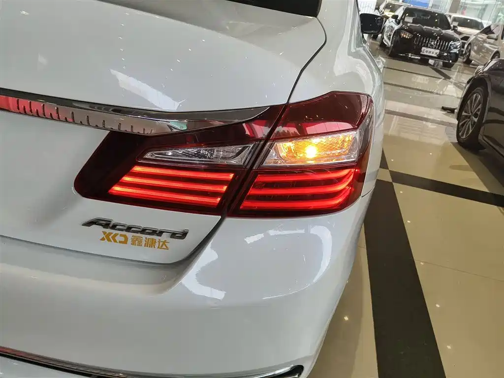 Honda Accord 2016 — фото 24