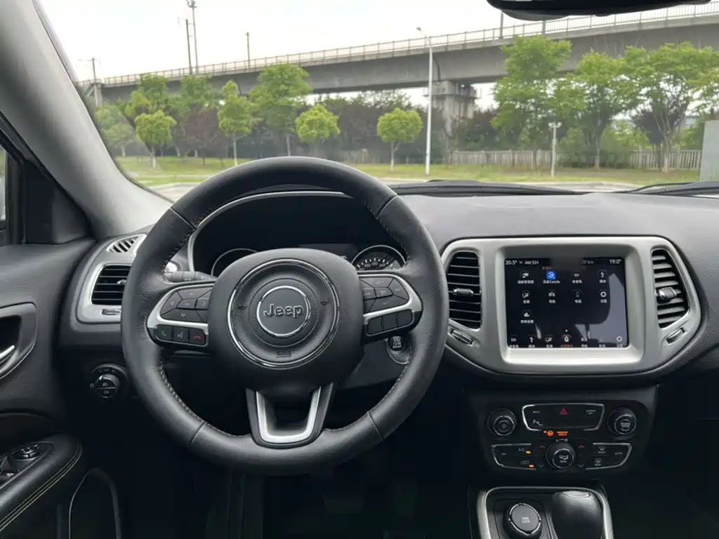 Jeep Compass 2019 — фото 16
