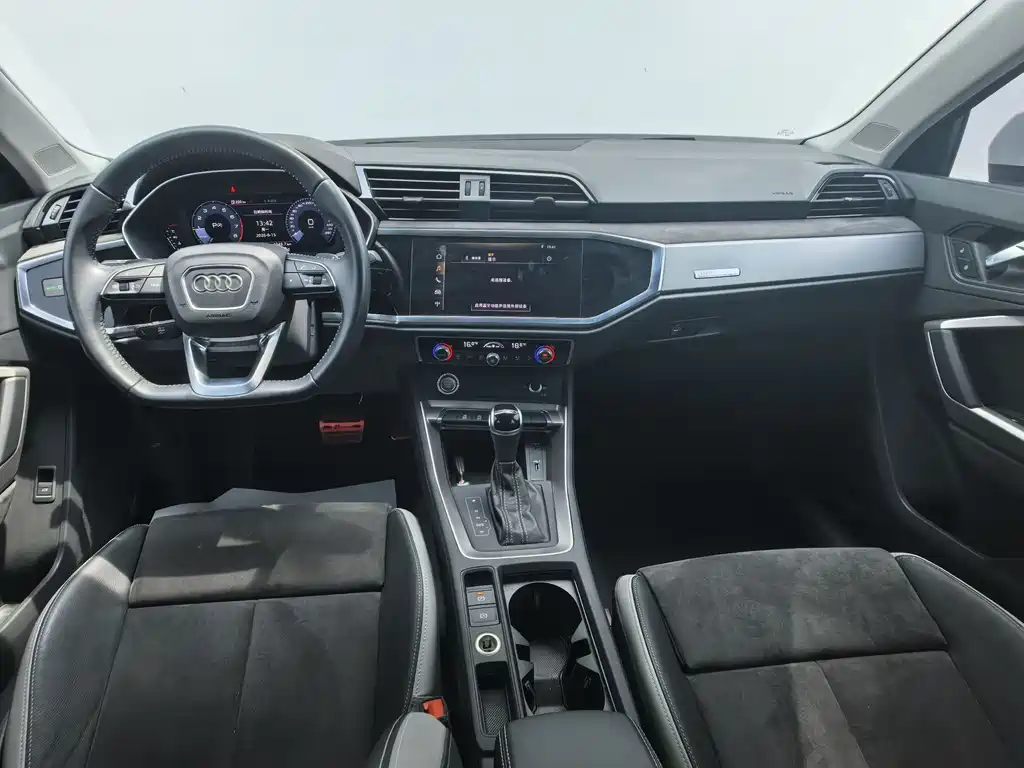 Audi Q3 2021 — фото 11