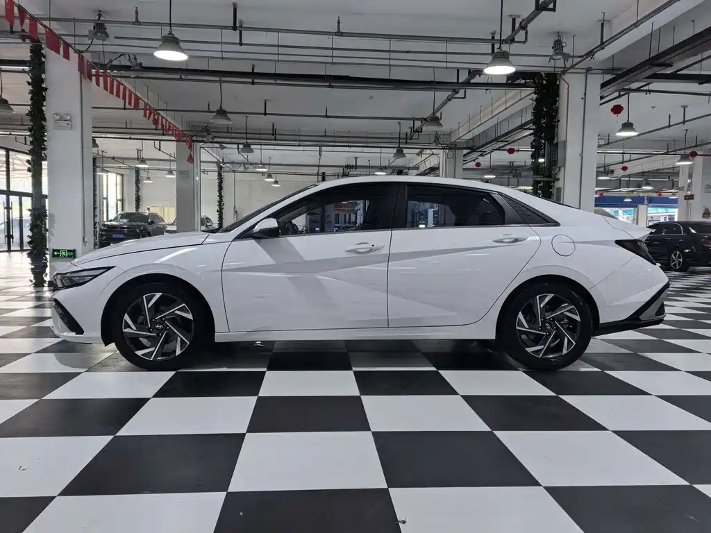 Hyundai Elantra 2023