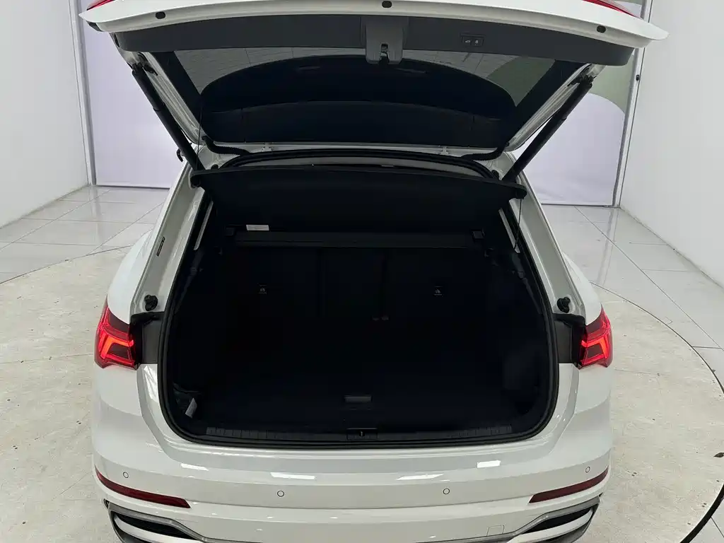 Audi Q3 2023 — фото 16