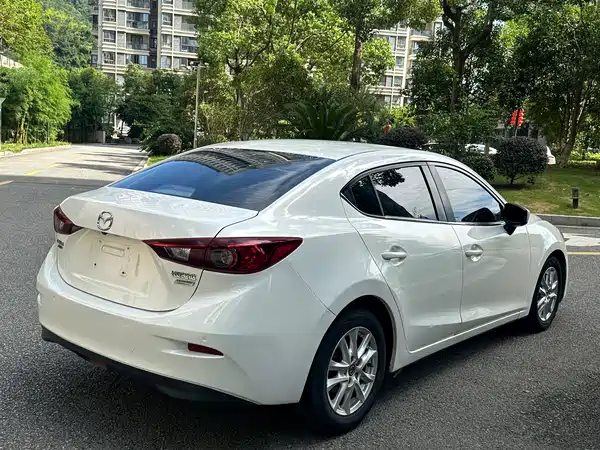 Mazda 3 Axela 2015