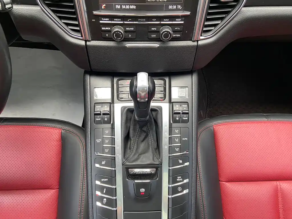 Porsche Macan 2017 — фото 15