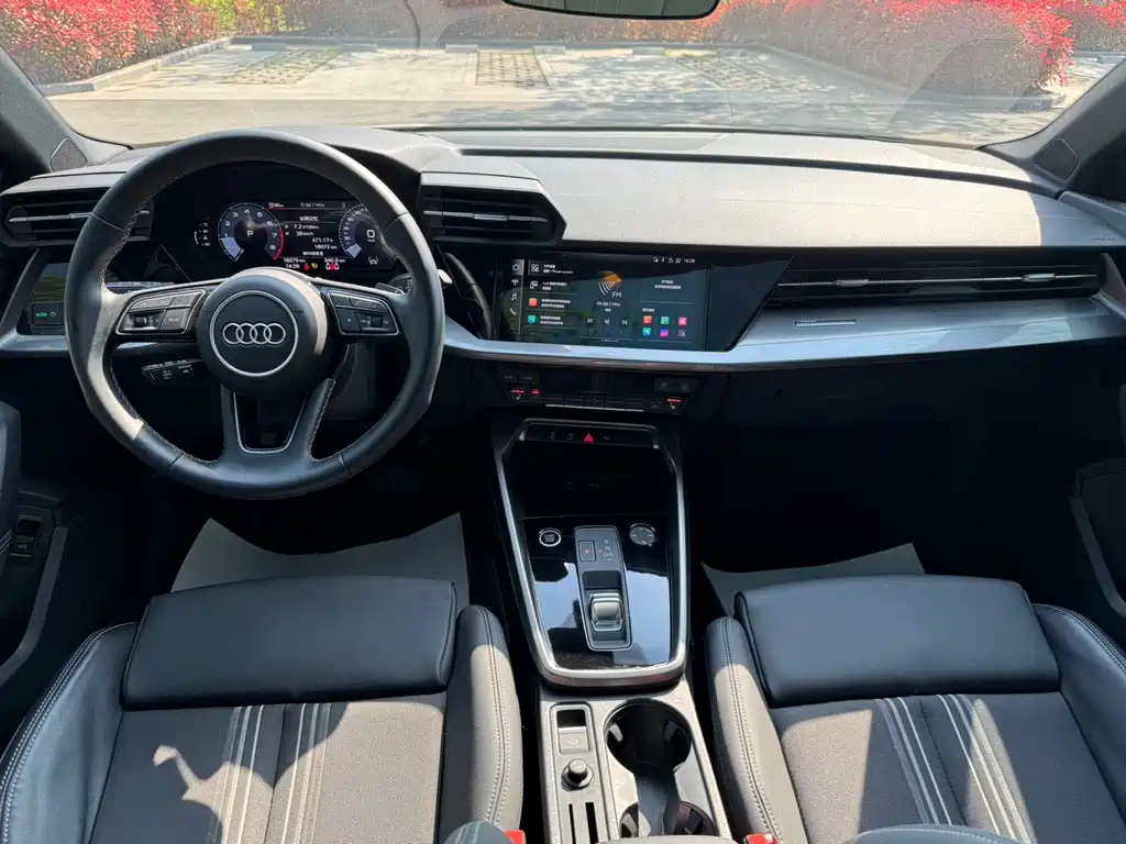 Audi A3 2023 — фото 16