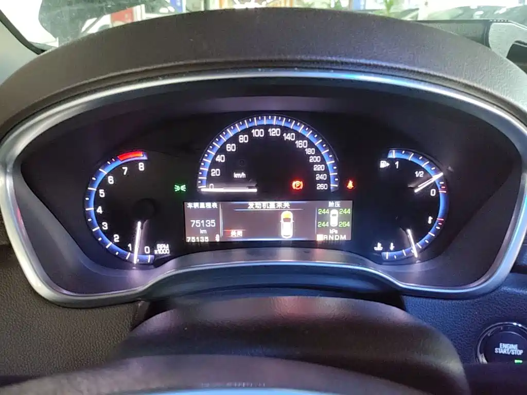 Cadillac SRX 2015 — фото 12