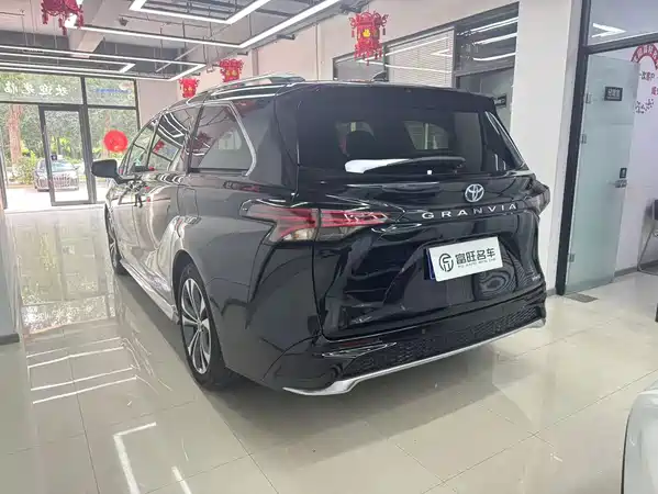 Toyota Granvia 2024