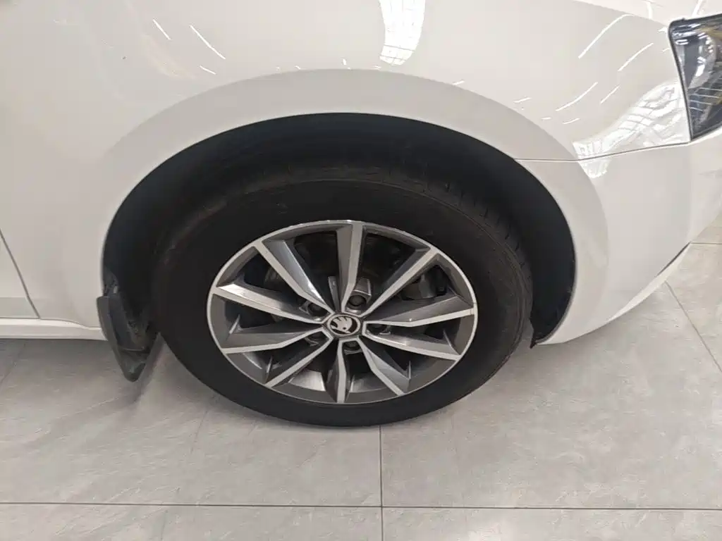Skoda Octavia 2019 — фото 23