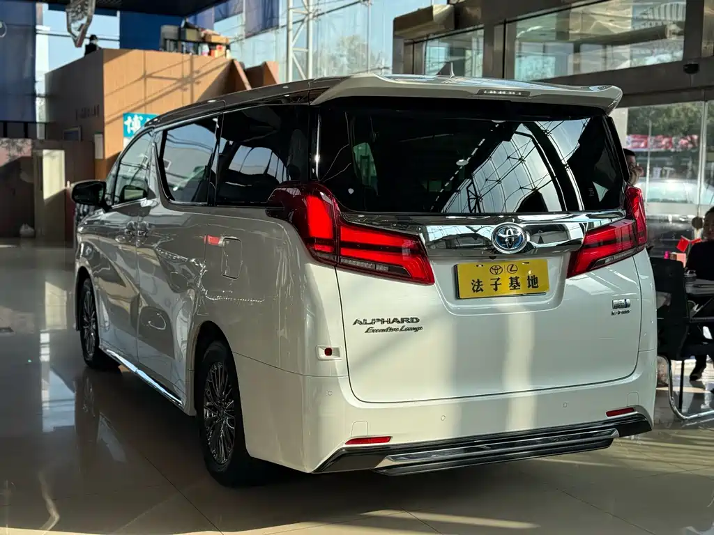 Toyota Alphard 2021 — фото 26
