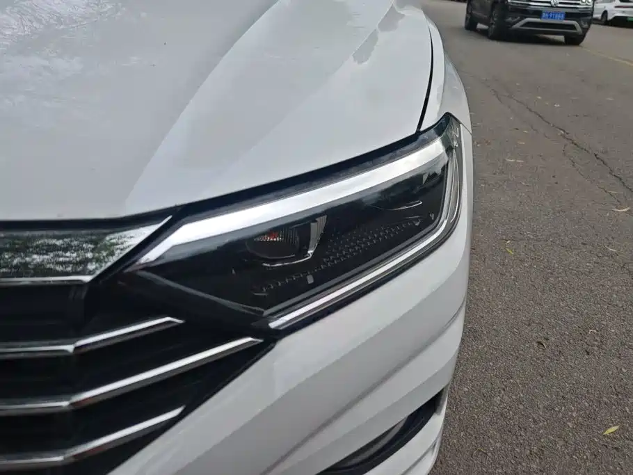 Volkswagen Sagitar 2020