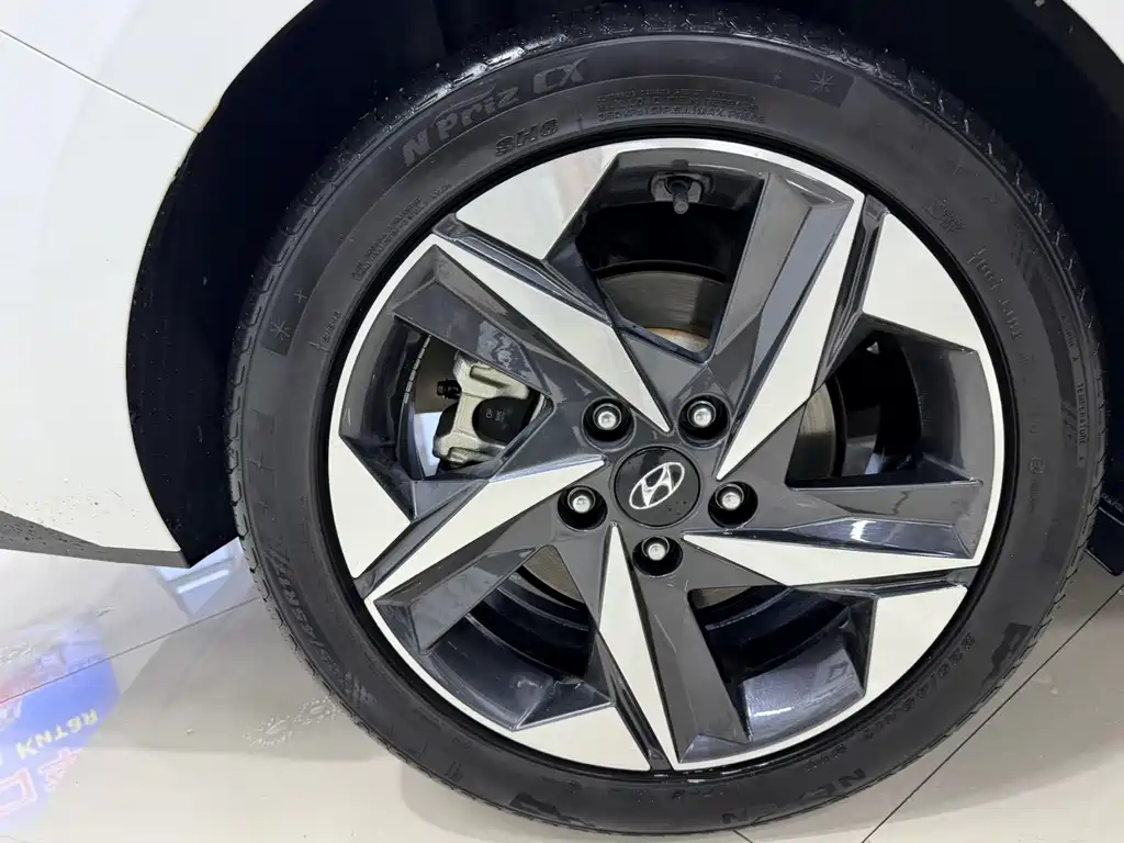 Hyundai Elantra 2023 — фото 21
