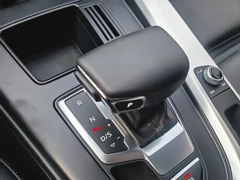 Audi A4L 2025 — фото 12