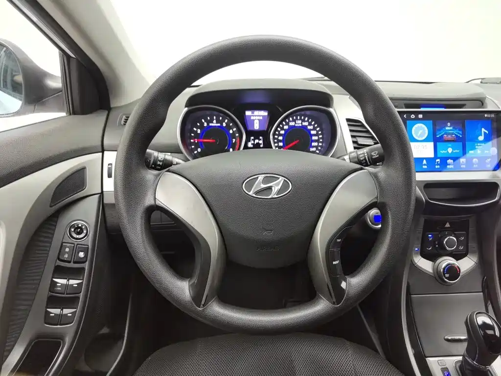 Hyundai Elantra 2014 — фото 11