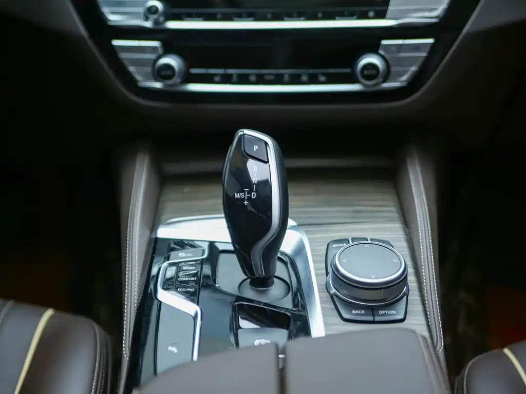 BMW 5 Series 2020 — фото 14