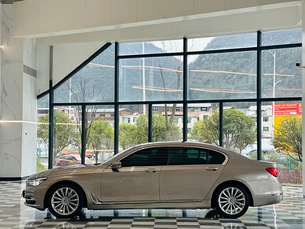 BMW 7 Series 2018 — фото 3
