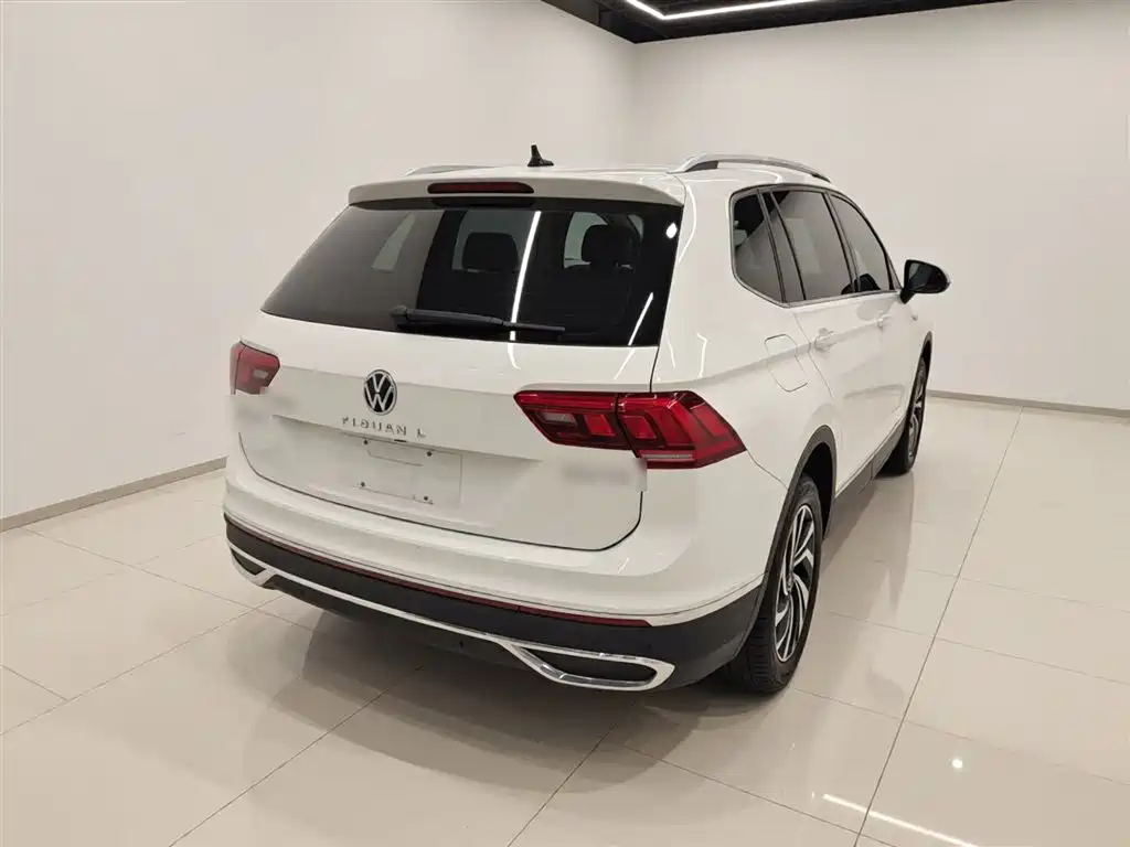 Volkswagen Tiguan L 2023 — фото 5