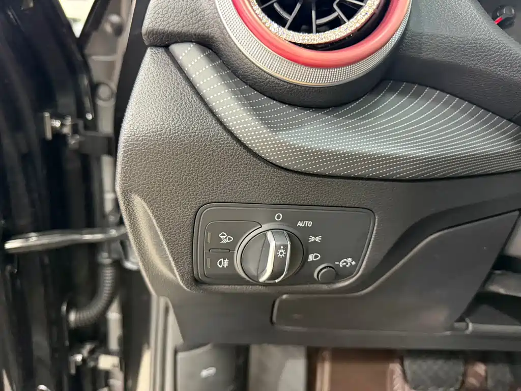 Audi Q2L 2023 — фото 10