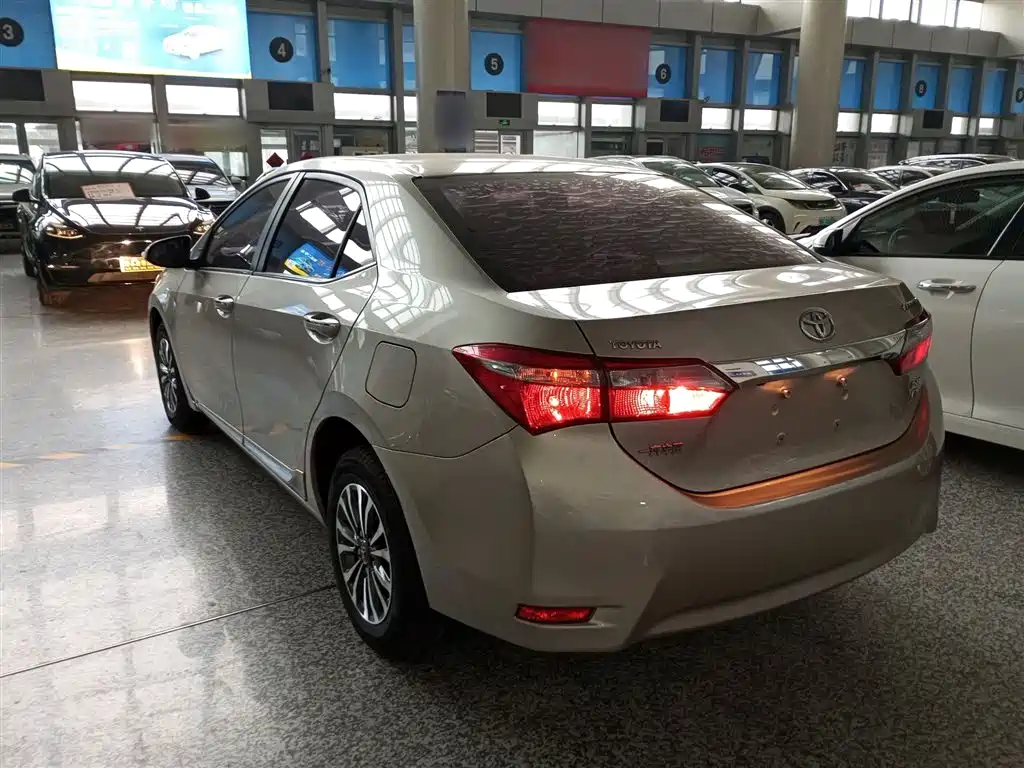Toyota Corolla 2018 — фото 23