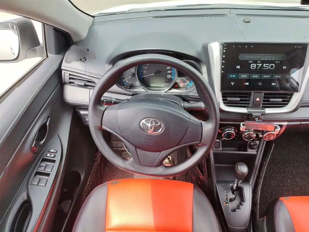 Toyota Yaris L 2019 — фото 11
