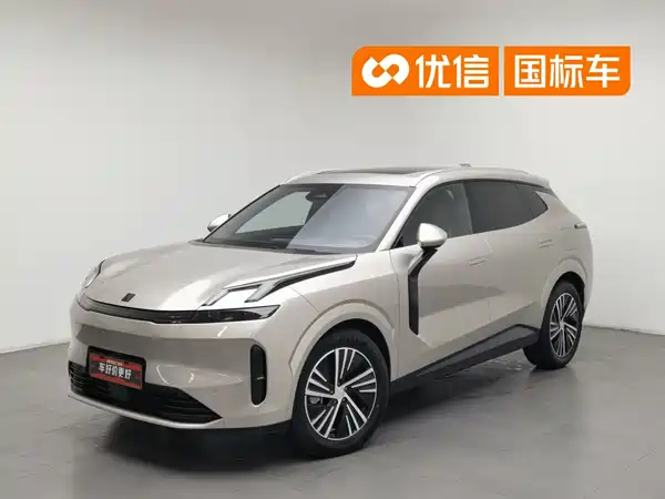 Lynk & Co 08 EM-P 2025