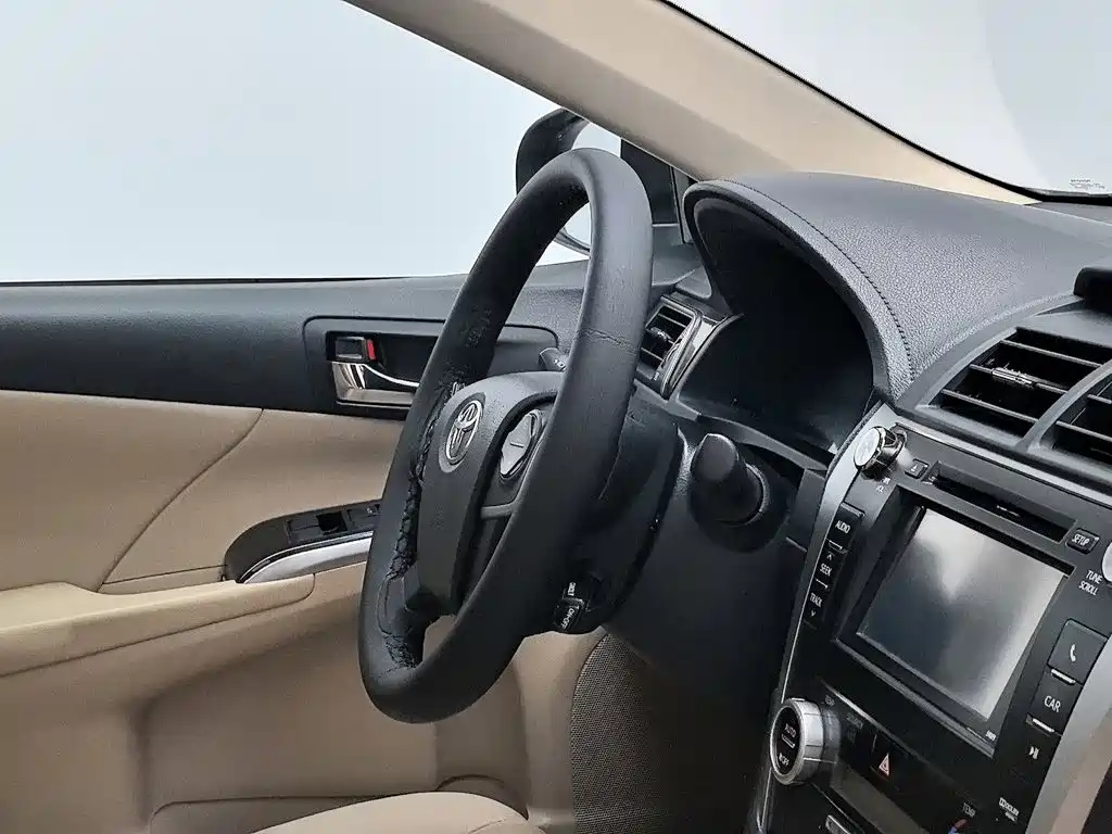 Toyota Camry 2015 — фото 22