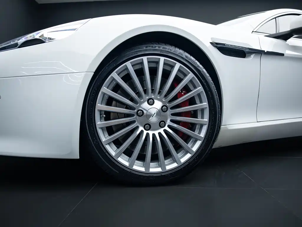 Aston Martin Rapide 2016 — фото 38