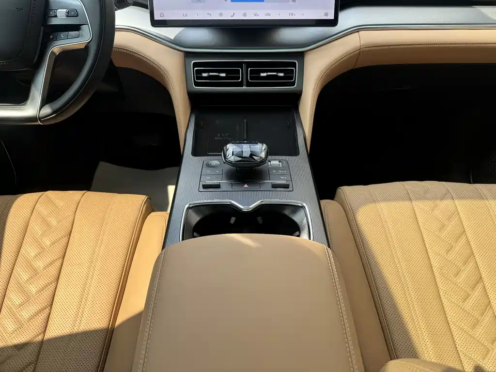 BYD Song L DM-i 2024 — фото 8