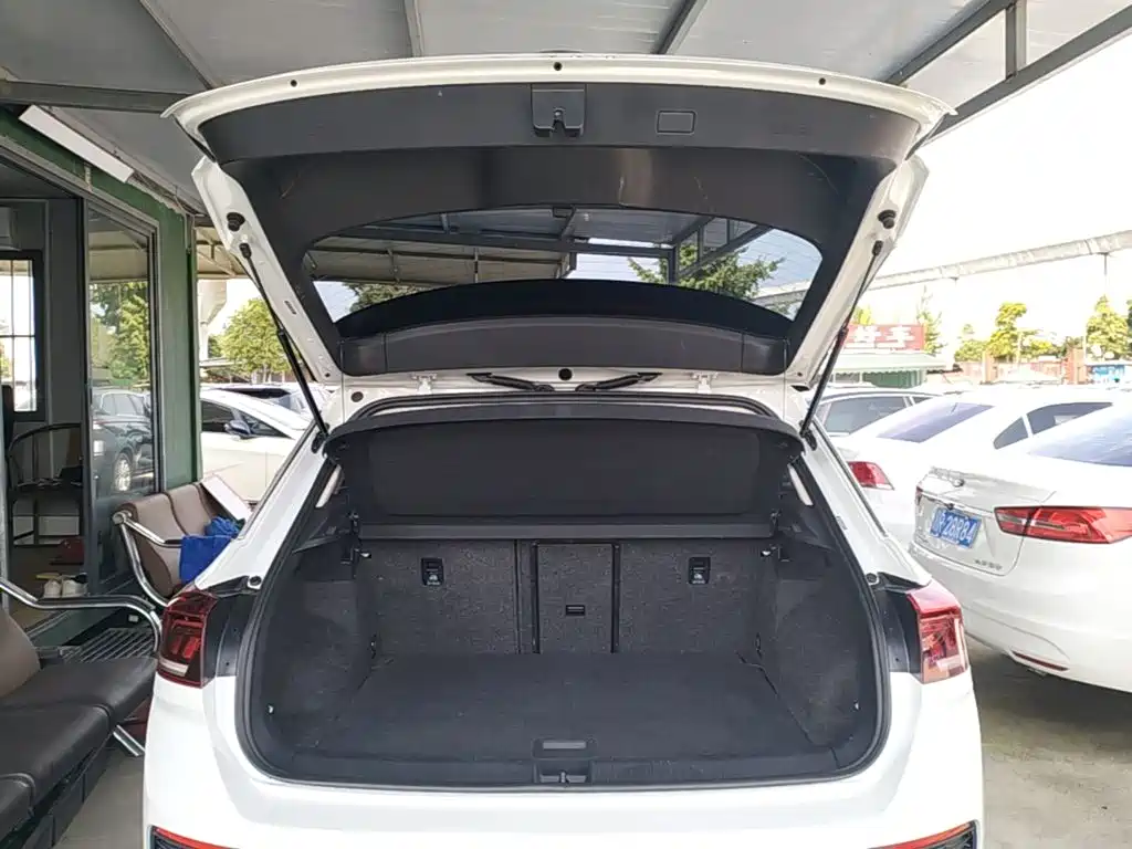 Volkswagen T-Roc 2023 — фото 19