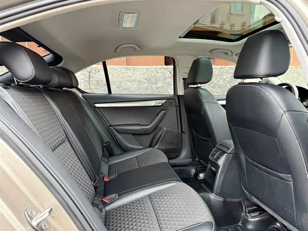 Skoda Octavia 2018 — фото 21
